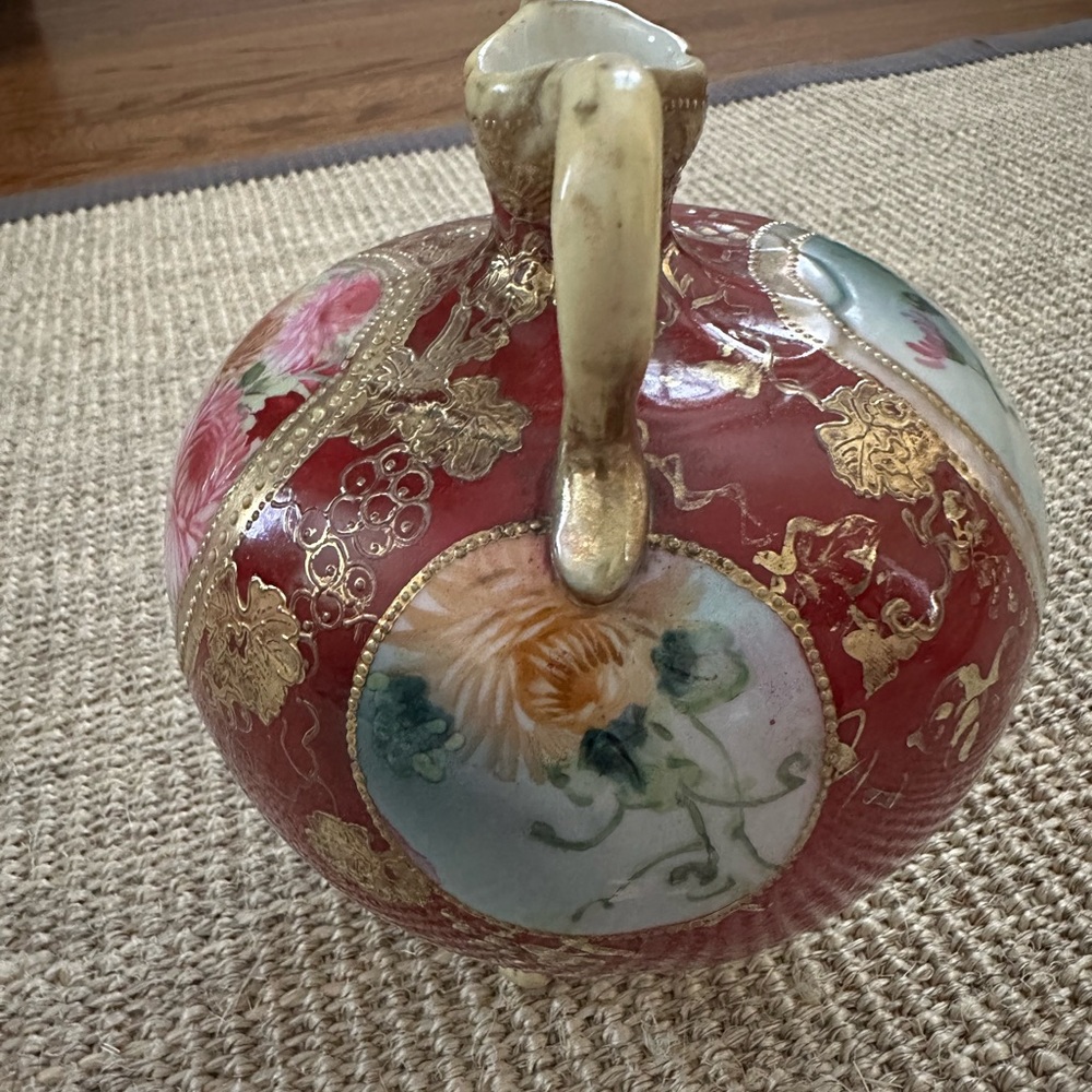 Antique Victorian Guilted Footed Vase - Picture 5 of 6